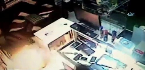 Tamir ettiği tablet elinde patladı