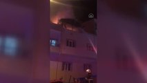 Bir evin çatısında çıkan yangın söndürüldü