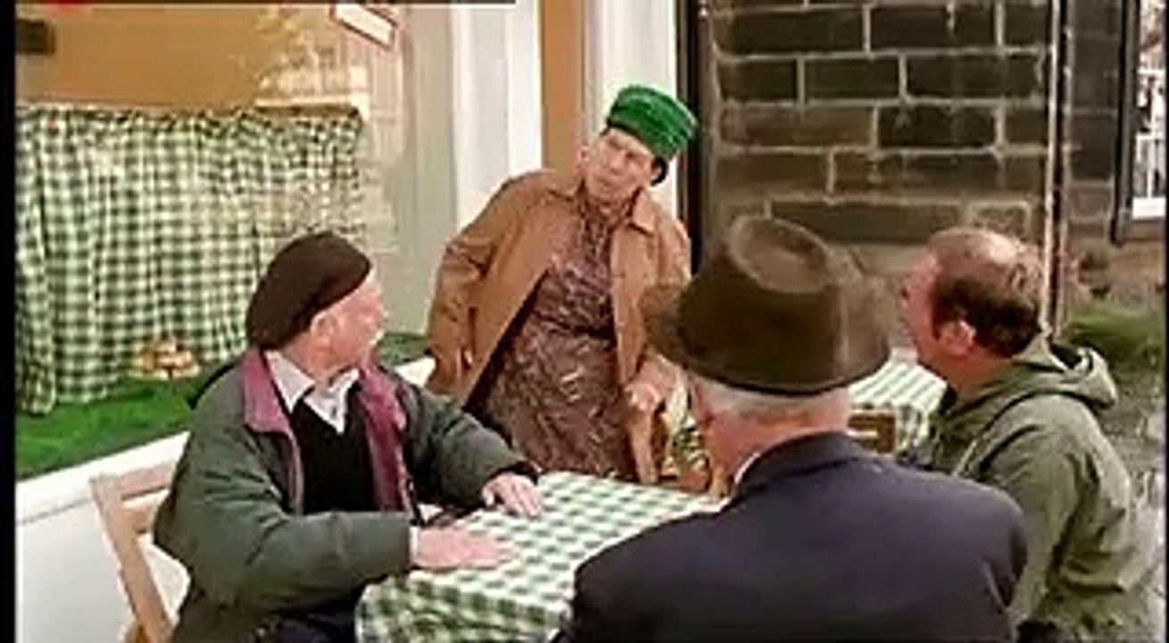 Last Of The Summer Wine S26/E3 'Has Anyone Seen a Peruvian Wart?' Peter Sallis, Frank Thornton, Dora Bryan