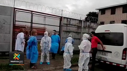 tn7-rinden-homenaje-a-medicos-que-luchan-contra-covid-19-180421