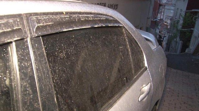 İstanbul’da gece çamur yağdı: Sürücüler soluğu oto yıkamacılarda aldı