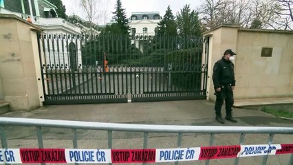 Moscú expulsa a 20 diplomáticos checos después de las acusaciones de Praga de espionaje y sabotaje