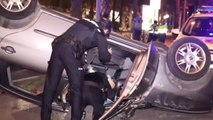 Un coche vuelca en mitad de la vía en Alicante sin causar heridos