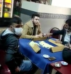 Son dakika haberleri: BEYOĞLU'NDA KIRAATHANEYE KORONAVİRÜS BASKINI KAMERADA