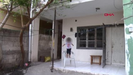 Son dakika haberleri | EVİN KAPISINI ÜZERİNE KİLİTLEDİĞİ KIZINI İTFAİYE KURTARDI; 'REZİL OLDUM' DEDİ