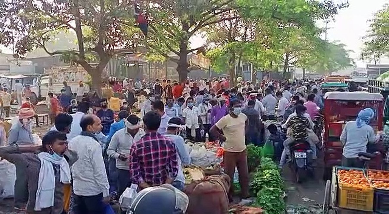 सीतापुर में रविवार को लॉक डाउन के बाद आज शहर मे...