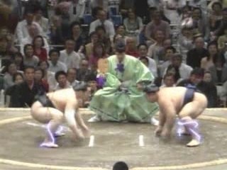 Asashoryu vs Chiyotaikai(the real SUMO fighting 4)