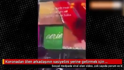 Koronadan ölen arkadaşının vasiyetini yerine getirdi! Meydanda deste deste para dağıttı