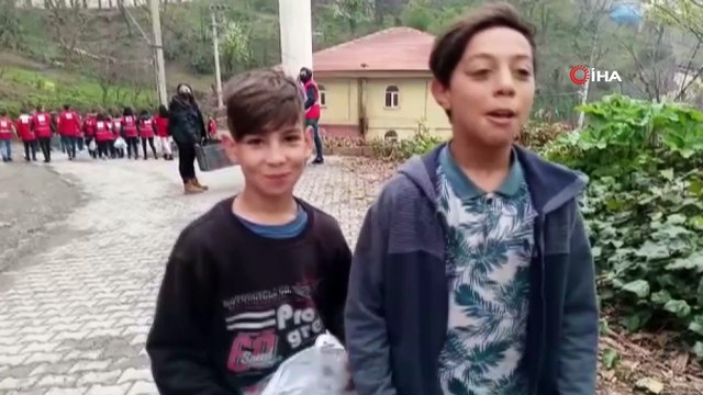 Kapı kapı gezerek ücretsiz 1000 adet pide dağıttılar