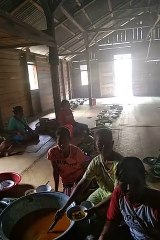 Ritual Makan Gedang dalam Upacara Naik Tambak Suku Talang Mamak