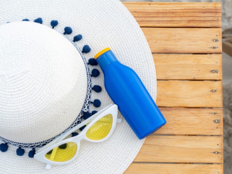 Vorsicht! Alte Sonnencreme kann krebserregend sein