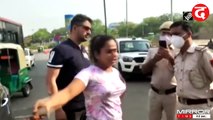 Angry Girl Fighting with Delhi Traffic Police