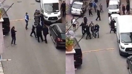 Beyoğlu’nda hareketli anlar: Hepinizin kafasına sıkarız