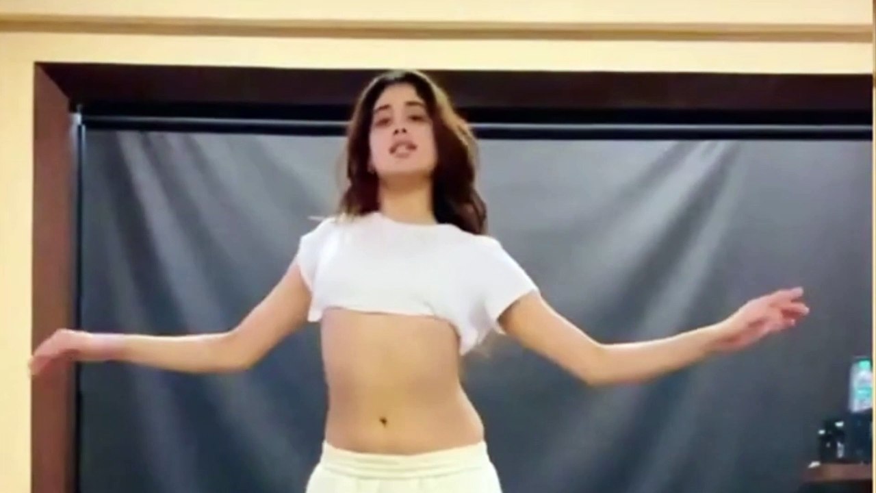 Jhanvi Kapoor - Belly Dance