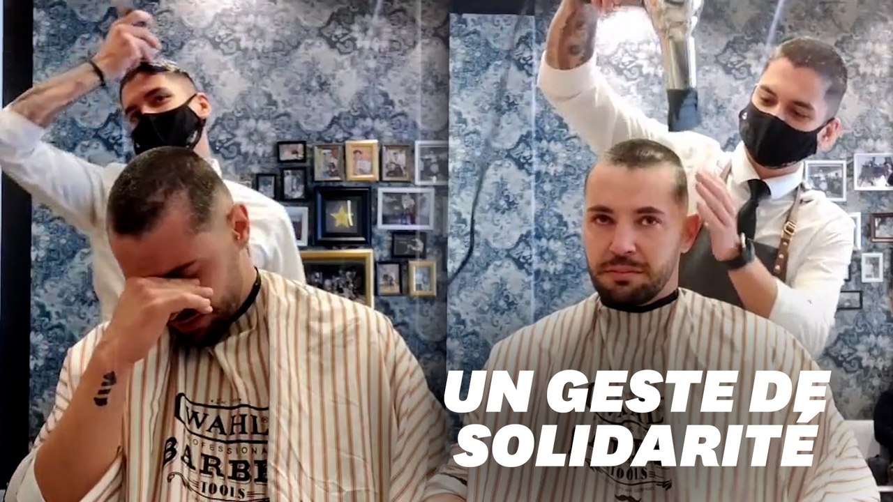 Ce coiffeur se rase la tête en solidarité avec son collègue et ami atteint d'un cancer