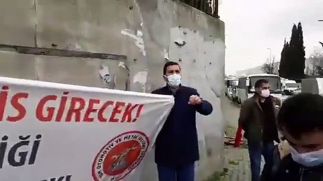 Fabrika önünde açıklama yapmak isteyen Sinbo işçilerine müdahale: 3'ü gazeteci 6 kişi gözaltına alındı