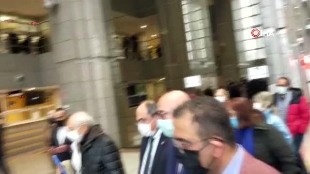 Tiyatro sanatçısı Genco Erkal, Cumhurbaşkanı'na hakaret suçlamasıyla hakkında açılan soruşturma kapsamında İstanbul Adliyesi'nde ifade verdi.