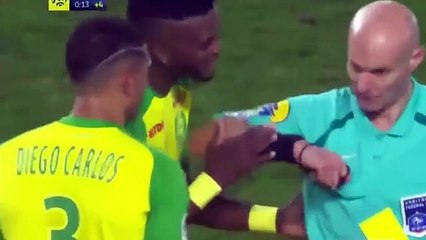 Önce tekme attı sonra kırmızı kart gösterdi