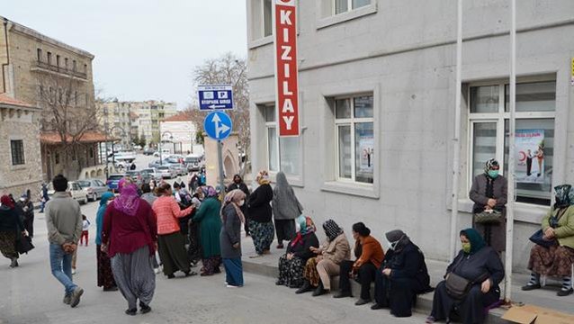 Koronayı unutup yardım kuyruğuna girdiler, yapılan anos hayallerini suya düşürdü
