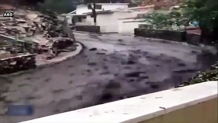 Böyle yarış görülmedi: Sel suları otomobile karşı