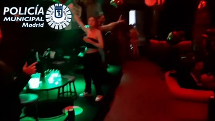 La Policía de Madrid interviene una discoteca con 133 personas dentro bailando