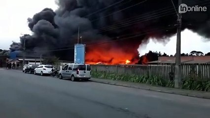 Indústria de recicláveis fica destruída após incêndio