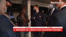 Emmanuel Macron et des parents d'élèves débattent du suivi des jeunes hors des heures de cours
