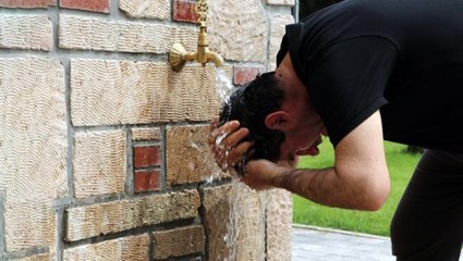 Termometre 41 dereceyi gösterdi, Adanalılar parklara akın etti