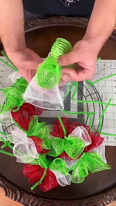 Find Out How To Make A Deco Mesh Christmas Wreath For Under $10!