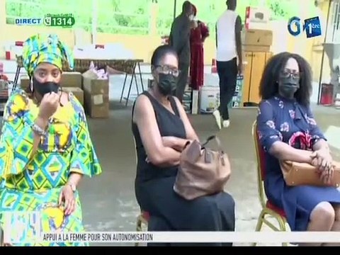 RTG/ Appui à la femme pour son autonomisation : remise d’équipements à la fédération de la femme par le gouvernement