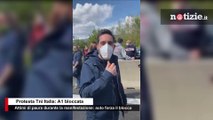 Protesta dei ristoratori sull'A1, auto forza il blocco e sfreccia tra manifestanti: attimi di paura