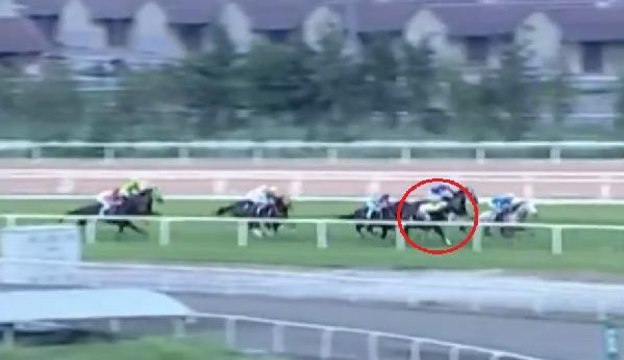 Yarış sırasında attan düşen jokey Erkuş'un durumu ciddiyetini koruyor