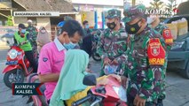 Pendekatan Humanis, TNI AD Razia Masker Sambil Berbagi Takjil