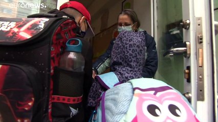 Венгерские школьники возвращаются за парты