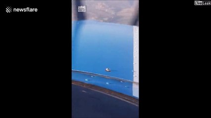 Un boulon sur l'aile d'un avion se dévisse en plein vol