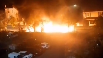 Sartrouville : un bus aspergé d’essence et incendié dans la Cité des Indes