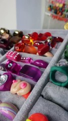 Κόνι Μεταξά: Ατελείωτη η γκαρνταρόμπα της -  Μας ξεναγεί στο δωμάτιο του σπιτιού της