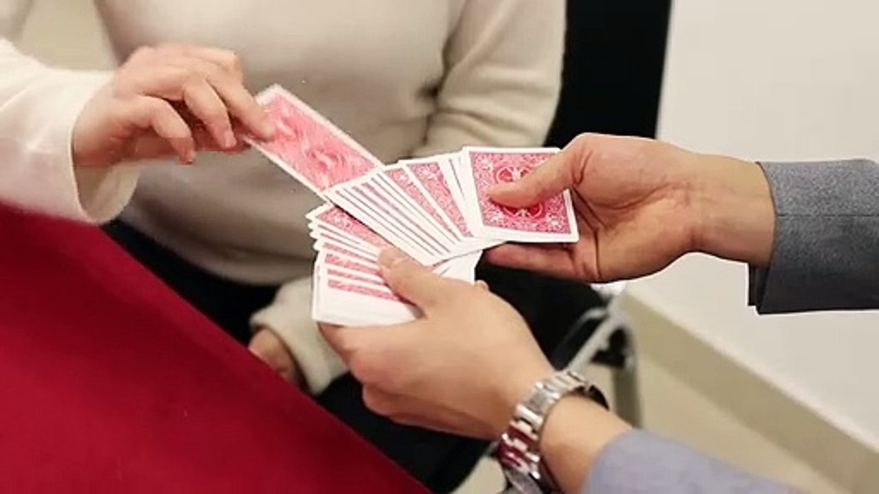 FORMATION ET COURS DE MENTALISME _ DEVENEZ MAGICIEN-MENTALISTE AVEC DES ARTISTES PROFESSIONNELS