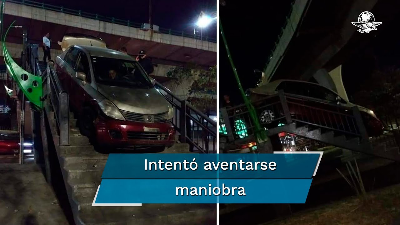 ¡Solo en Edomex! Taxista intenta cruzar con su auto un puente peatonal y se hace viral