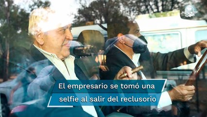 De traje y con puro en mano, Alonso Ancira abandona el Reclusorio Norte