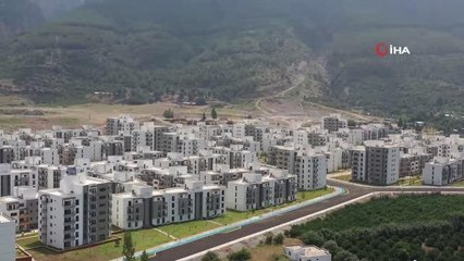 TOKİ, Hatay'da hayata geçirdiği 7 bin 695 konutu vatandaşlara teslim etti