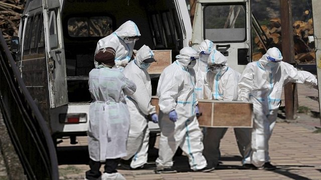 Covid Crisis: No beds, drugs and oxygen in Delhi!