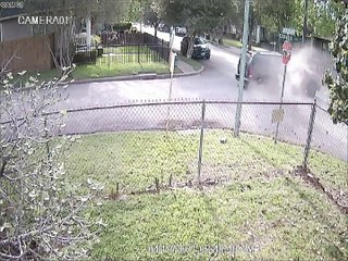 Lady Crashes Into Two Cars and Leaves Scene