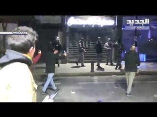 مواجهات في شارع الحمرا... والقوى الأمنية تطلق النار في الهواء لتفريق المتظاهرين