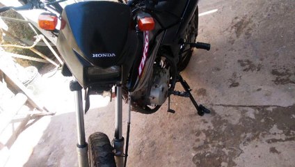 Motociclista alerta para gados soltos na pista na região do Turisparque