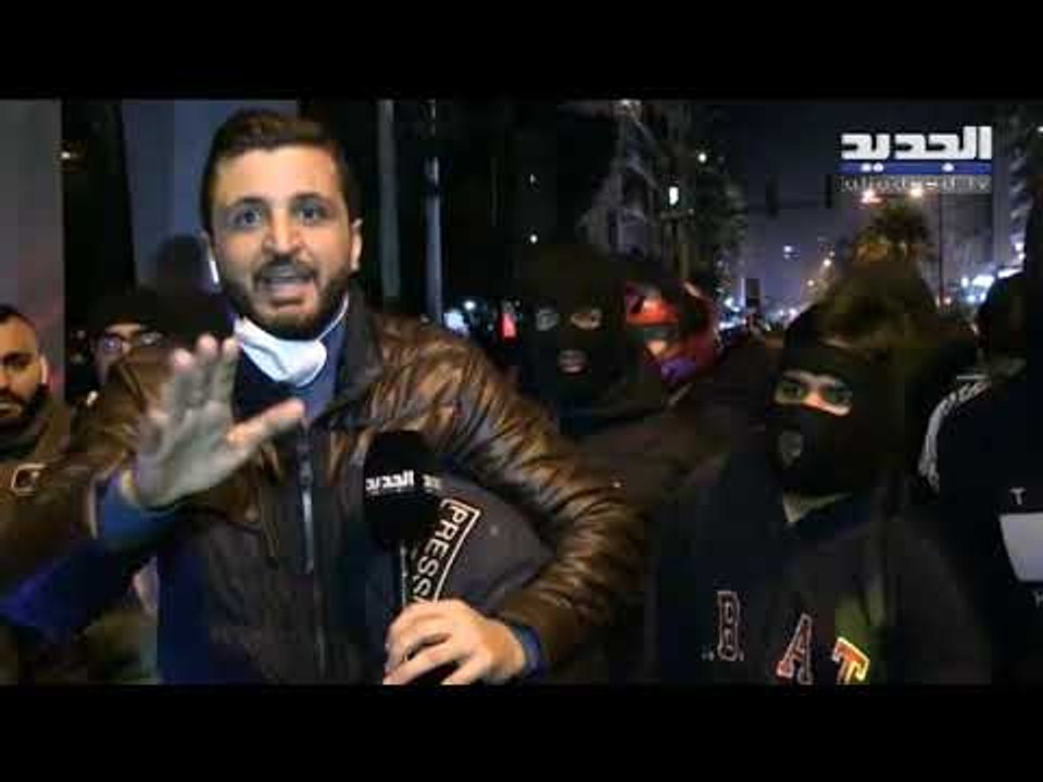 القوى الأمنية تحاول إنهاء التظاهرات على كورنيش المزرعة