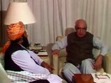 A rare video of Benazir and Nawaz Sharif meeting with Ghulam Ishaq goes viral