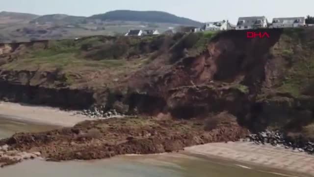 Galler sahilinde toprak kayması