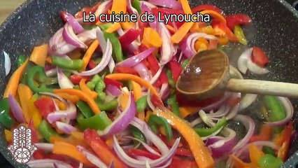 Nouilles Au Poulet Et Aux Légumes Sautés À L'Asiatique Prêt En 20 Min