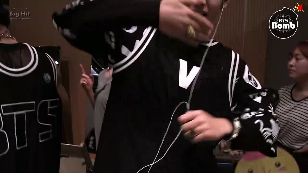 [Bangtan Bomb] V'S Hard Dance Practice - Bts (방탄소년단)